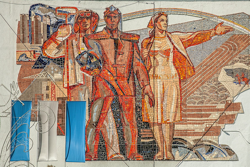 Illustration for article titled The Melancholy, Crumbling Remains Of Great Socialist Murals